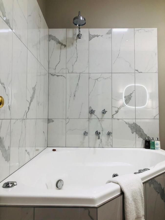 Studio with Spa Bath
